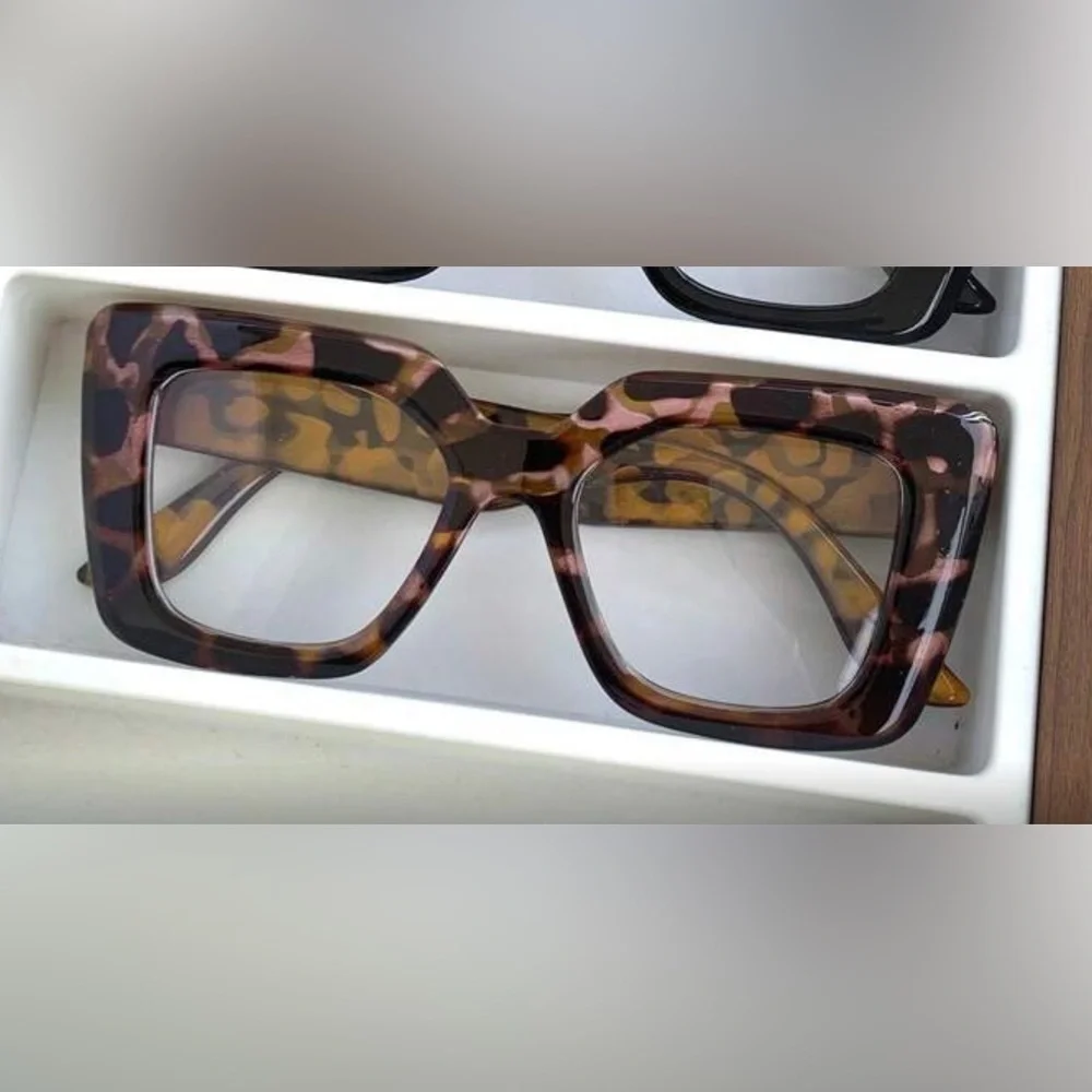 ✨NEW Pink Accents Leopard Print Square Frame Glasses